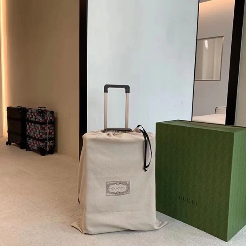 グッチ スーツケース 偽物大人気GLOBE-TROTTER GG CARRY-ON 5336189VEFW